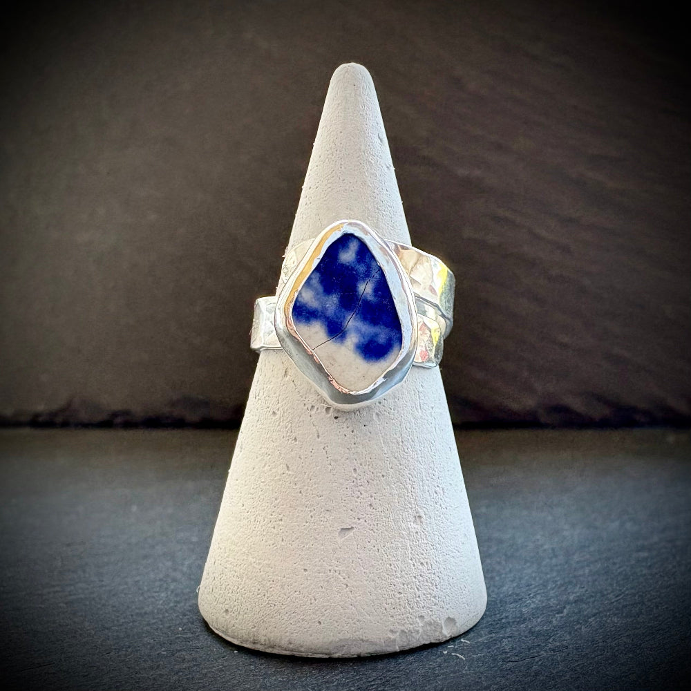 Blue and white sea pottery ring