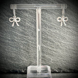 Bow charm hoop earrings